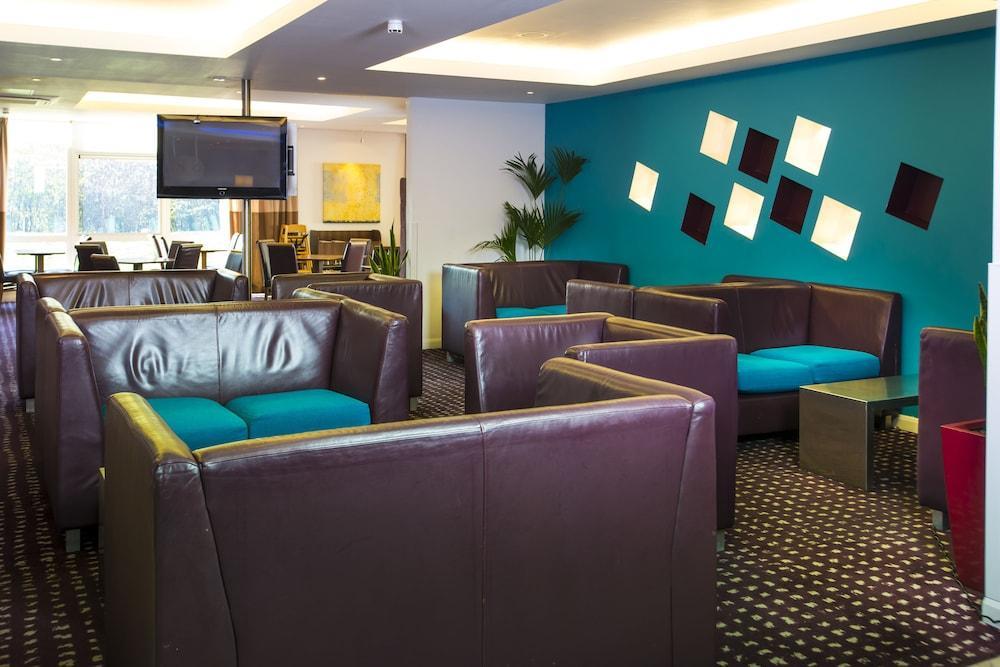 Holiday Inn Express Cambridge By Ihg Exteriör bild