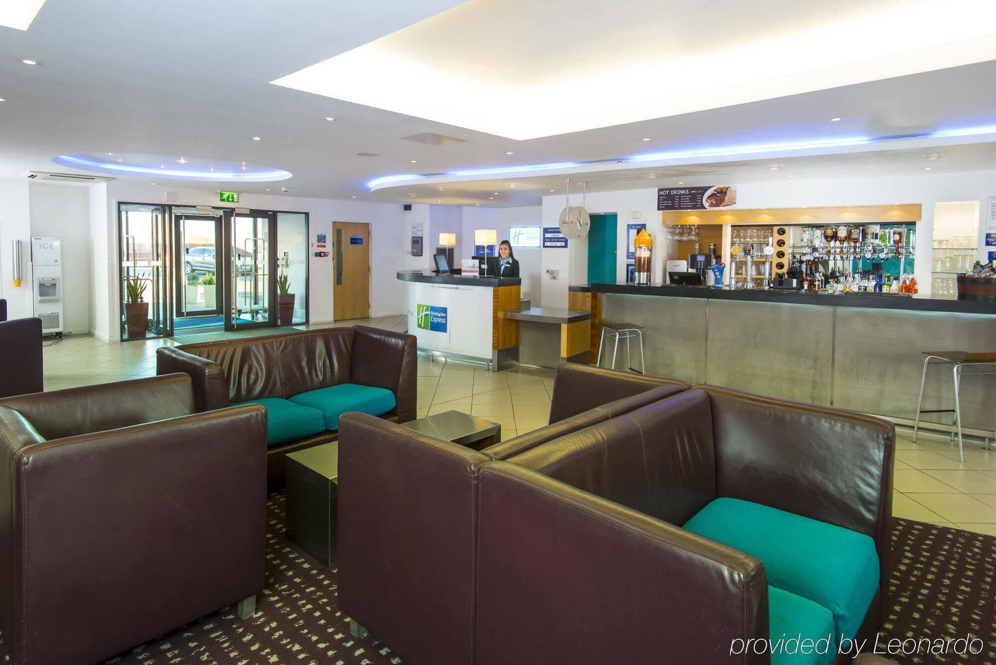 Holiday Inn Express Cambridge By Ihg Exteriör bild